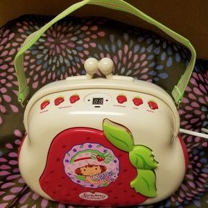 Strawberry Shortcake Portable AM/FM Radio & CD Ply